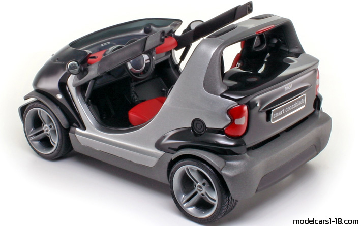 2001 - Smart Crossblade Kyosho 1/18 (Чёрный / Серебристый) Открывающиеся части