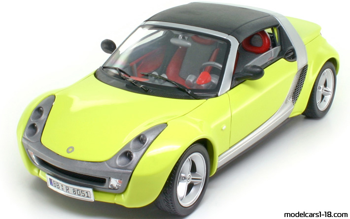 2003 - Smart Roadster Bburago 1/18 (Жёлтый / Серебристый) Передняя левая сторона