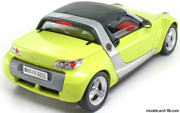 2003 - Smart Roadster Bburago 1/18 (Жёлтый / Серебристый) Задняя правая сторона
