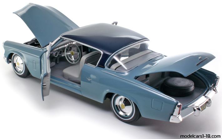 1953 - Studebaker Champion Starliner Maisto 1/18 (Синий / Чёрный) Открывающиеся части