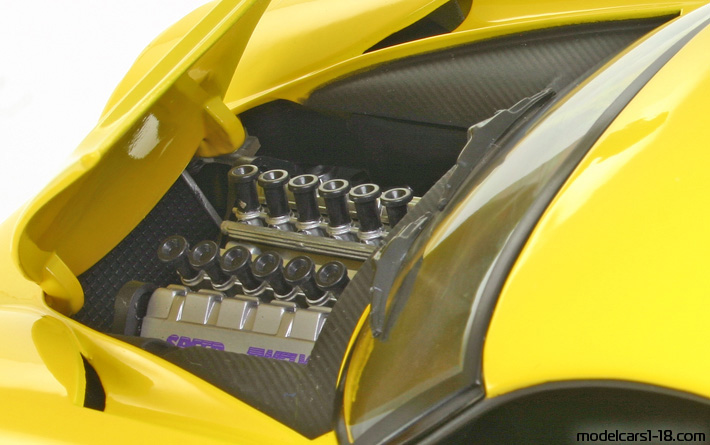 1996 - TVR Speed 12 Concept Hot Wheels 1/18 (Жёлтый) Двигатель