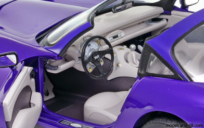 2000 - TVR Tuscan S Jadi 1/18 (Фиолетовый) Интерьер панель приборов