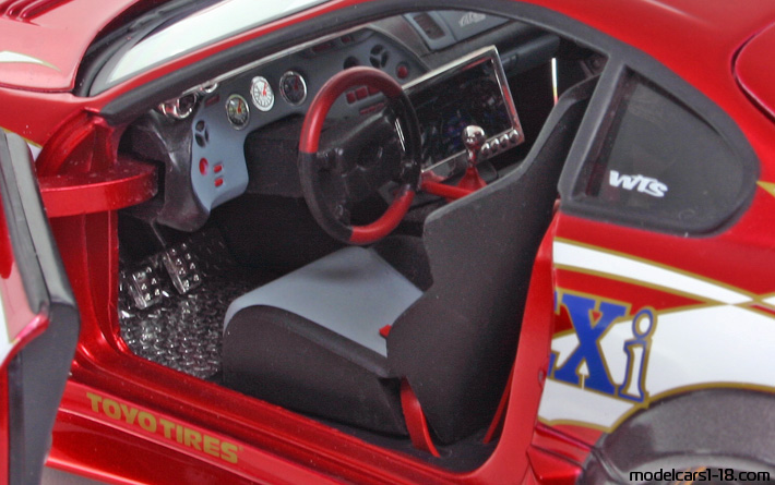 1993 - Toyota Supra (A80) Jada Toys 1/18 (Kрасный / Белый) Интерьер панель приборов