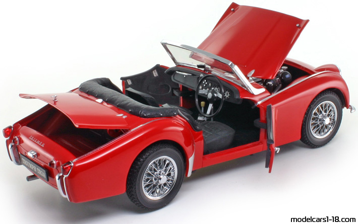 1959 - Triumph TR3A Kyosho 1/18 (Kрасный) Открывающиеся части