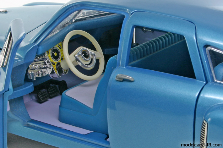 1948 - Tucker Torpedo Road Signature 1/18 (Синий) Интерьер панель приборов