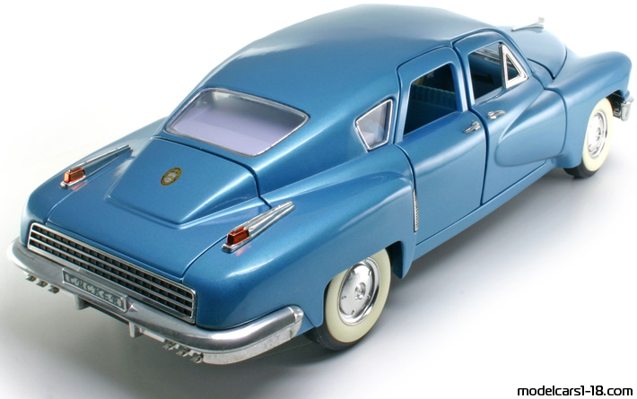 1948 - Tucker Torpedo Road Signature 1/18 (Синий) Задняя правая сторона