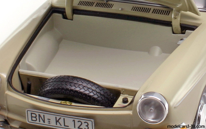 1969 - Volkswagen 1600 L Minichamps 1/18 (Золотой ) Багажник / Поднимающиеся фары