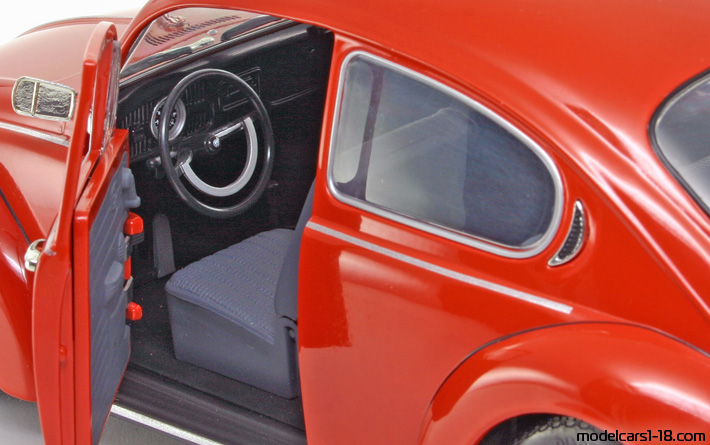 1971 - Volkswagen Beetle (Kaefer) 1302 S Revell 1/18 (Kрасный) Интерьер панель приборов