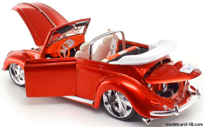 1951 - Volkswagen Beetle (Kaefer) Maisto 1/18 (Kрасный) Открывающиеся части