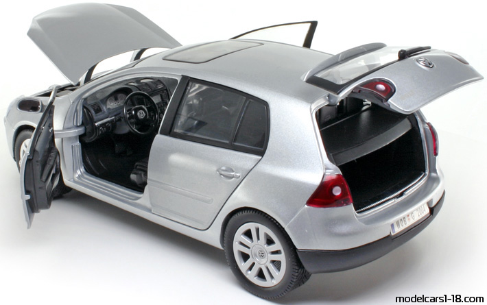 2003 - Volkswagen Golf 1.6 FSI Bburago 1/18 (Серебристый) Открывающиеся части