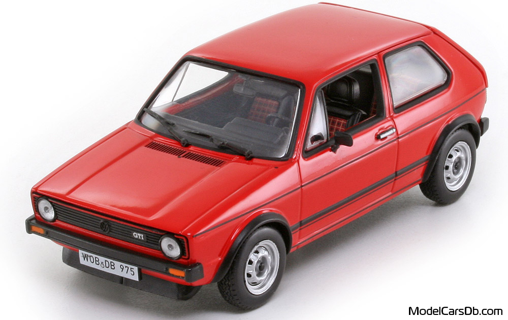 1976 - Volkswagen Golf GTI Norev 1/43 (Kрасный) Передняя левая сторона