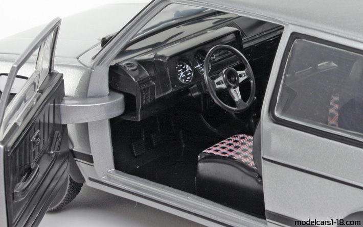 1976 - Volkswagen Golf GTI Sun Star 1/18 (Серебристый) Интерьер панель приборов