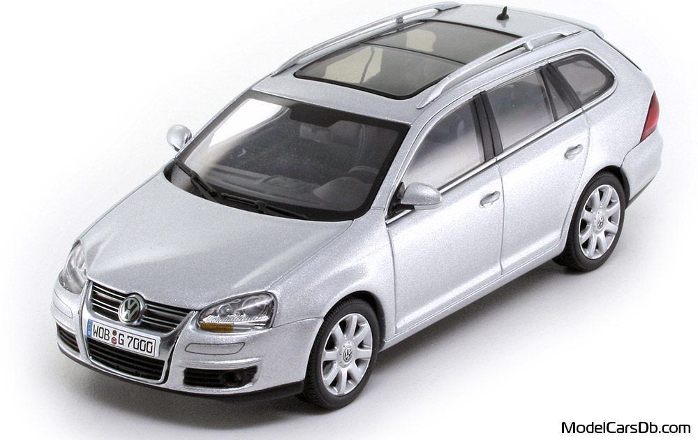 2007 - Volkswagen Golf Variant AutoArt 1/43 (Серебристый) Передняя левая сторона