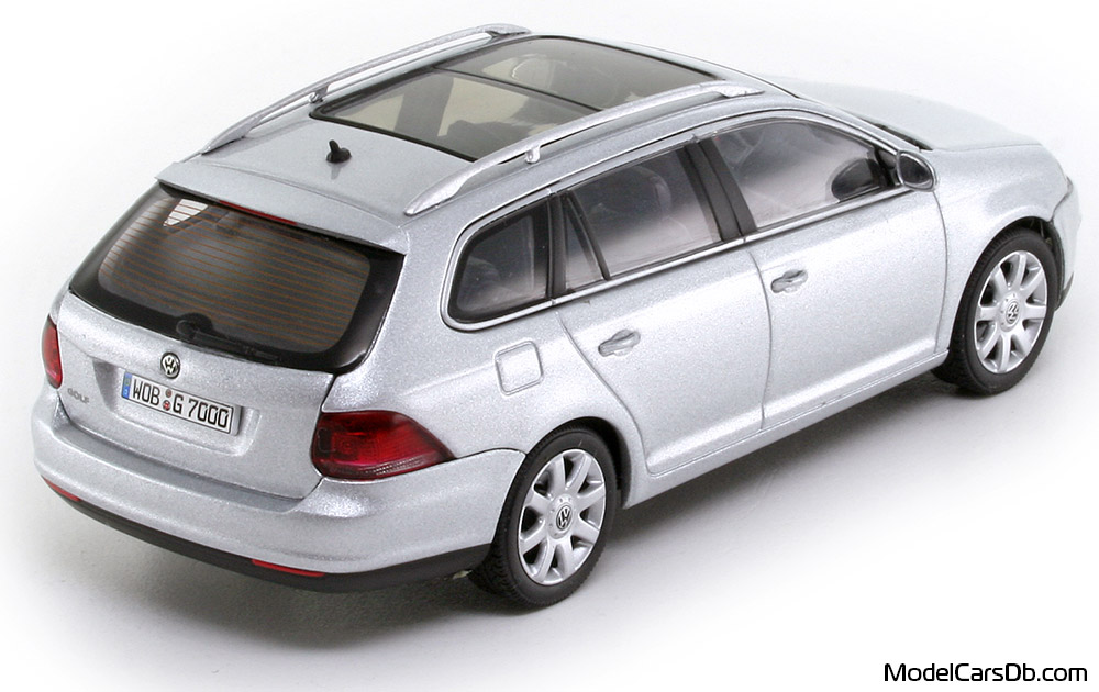 2007 - Volkswagen Golf Variant AutoArt 1/43 (Серебристый) Задняя правая сторона