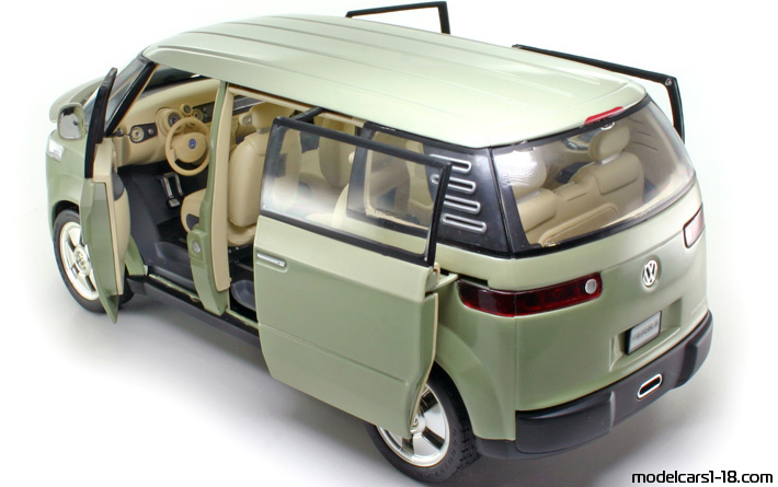 2002 - Volkswagen Microbus Concept Revell 1/18 (Коричневый / Золотой ) Открывающиеся части
