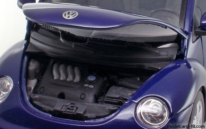 1998 - Volkswagen New Beetle Gate 1/18 (Синий) Двигатель