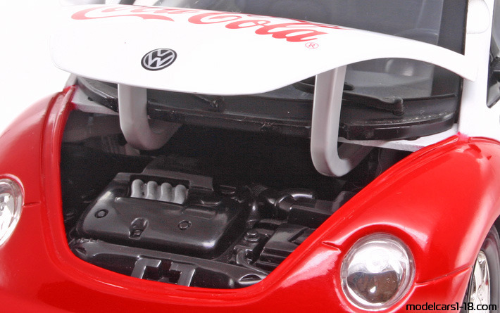 1998 - Volkswagen New Beetle Hot Wheels 1/18 (Белый / Kрасный) Двигатель