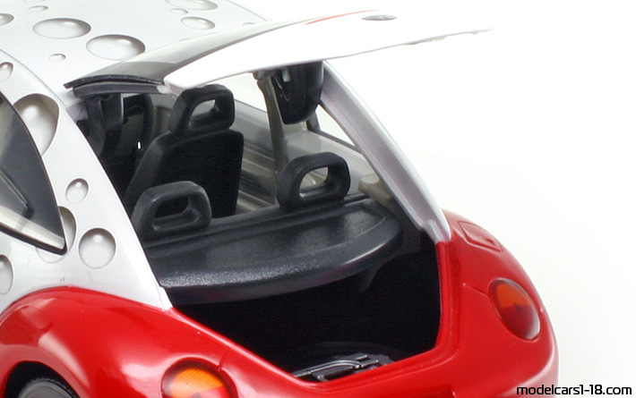 1998 - Volkswagen New Beetle Hot Wheels 1/18 (Белый / Kрасный) Багажник / Поднимающиеся фары