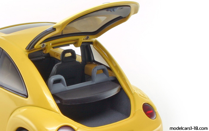 1999 - Volkswagen New Beetle AutoArt 1/18 (Жёлтый) Багажник / Поднимающиеся фары
