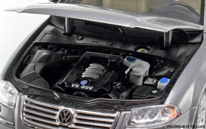 2001 - Volkswagen Passat V6 4Motion Welly 1/18 (Серый ) Двигатель