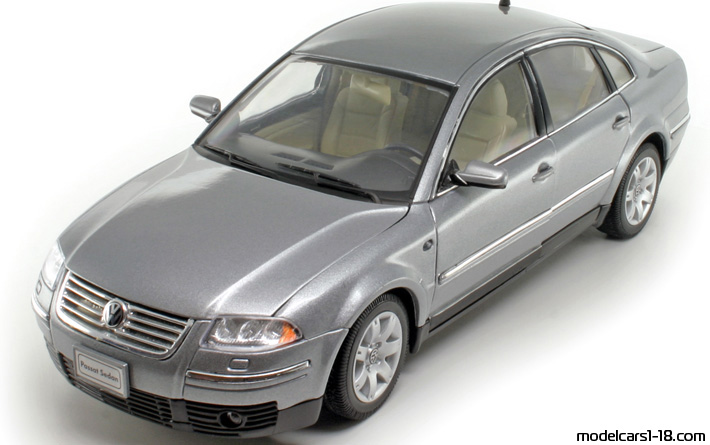 2001 - Volkswagen Passat V6 4Motion Welly 1/18 (Серый ) Передняя левая сторона