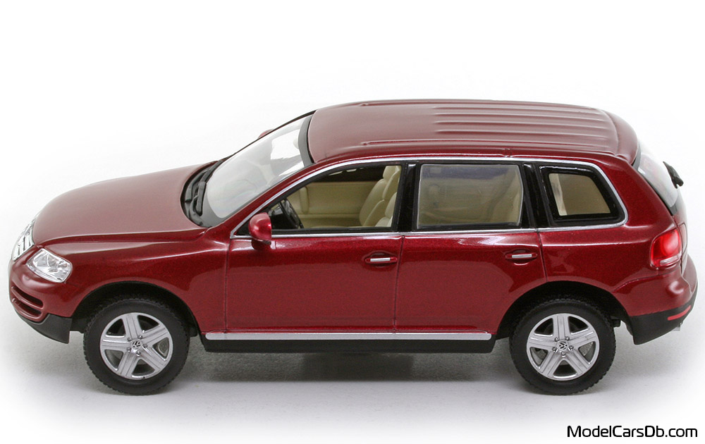 2002 - Volkswagen Touareg V10 TDI Minichamps 1/43 (Kрасный) Сторона
