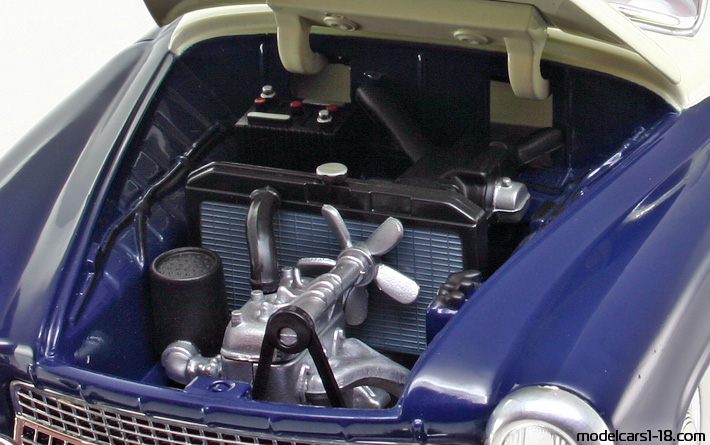 1956 - Wartburg 311 Revell 1/18 (Синий / Белый) Двигатель