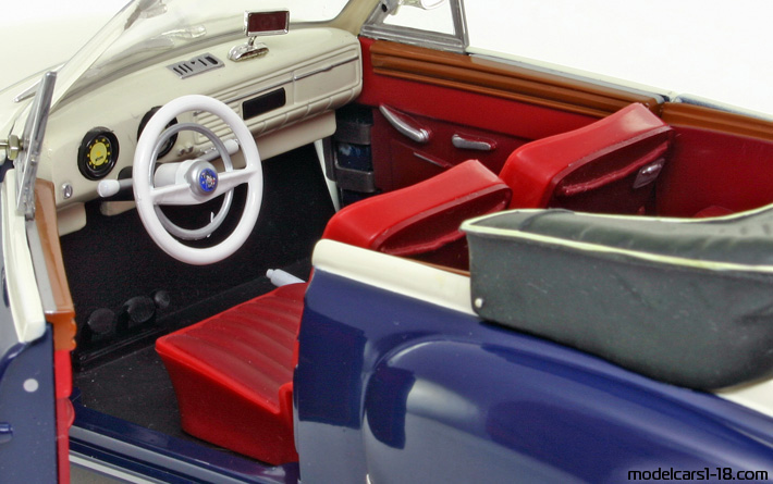1956 - Wartburg 311 Revell 1/18 (Синий / Белый) Интерьер панель приборов