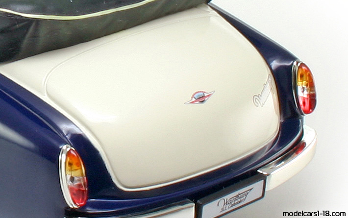 1956 - Wartburg 311 Revell 1/18 (Синий / Белый) Багажник / Поднимающиеся фары
