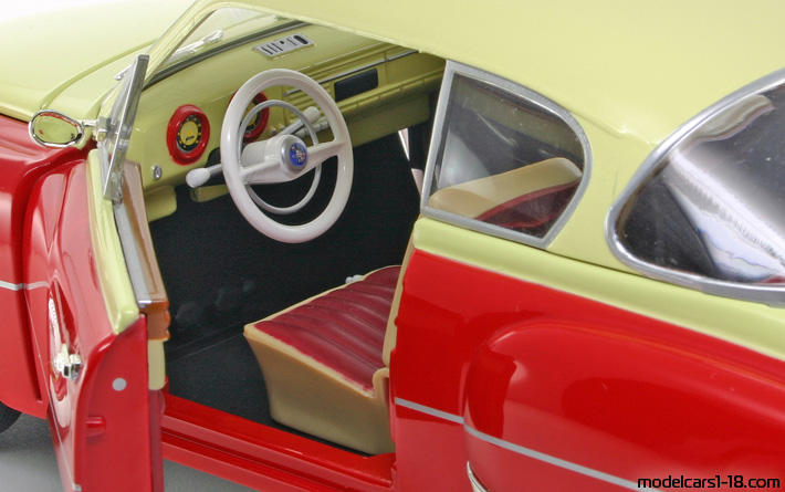 1956 - Wartburg 311 Revell 1/18 (Kрасный / Жёлтый) Интерьер панель приборов